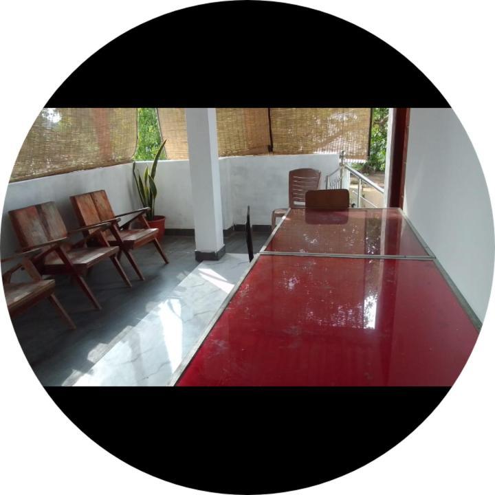 Dinesh Guest House 카타라가마 외부 사진
