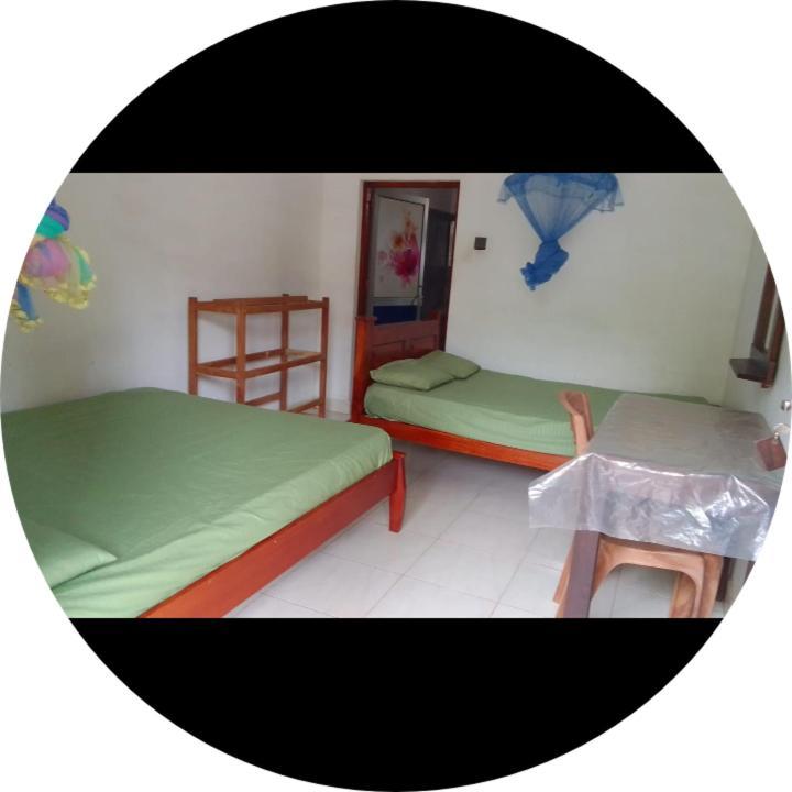 Dinesh Guest House 카타라가마 외부 사진